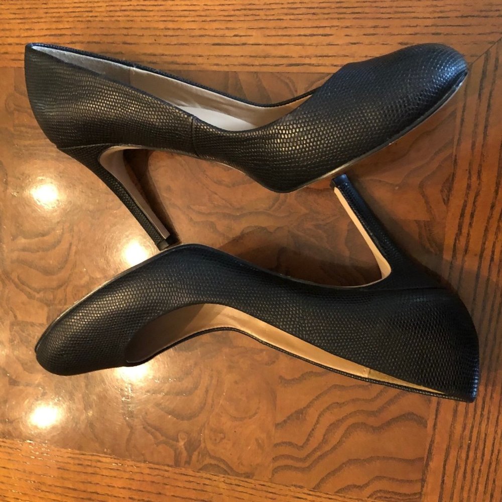 Ann Taylor Navy Snakeskin Leather Pumps - Size 8M